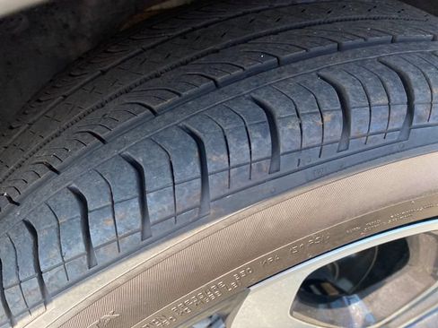 Certified 2024 Chevrolet Trax RS w/ Sunroof Package FWD image 24