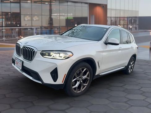 Used 2023 BMW X3 xDrive30i w/ Premium Package image 2