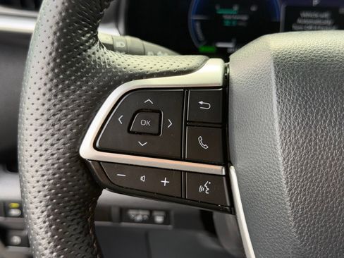 Used 2025 Toyota Sienna Platinum FWD image 19