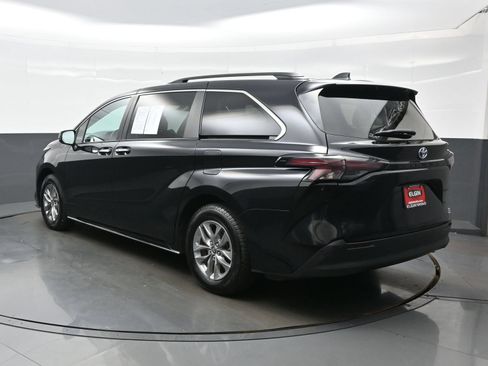 Used 2024 Toyota Sienna XLE FWD image 4