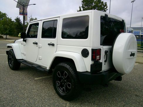 Used 2018 Jeep Wrangler Unlimited Sahara AWD/4WD image 35