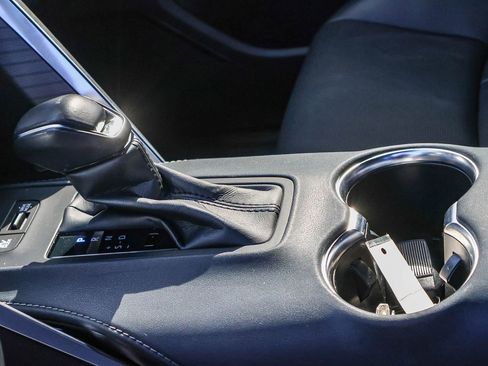 Used 2021 Toyota Venza Limited w/ Advanced Technology Package image 28