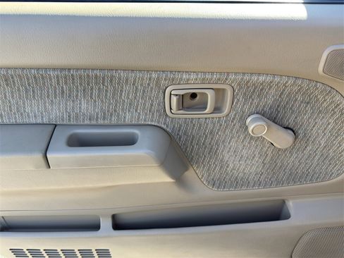Used 1998 Nissan Frontier XE image 15