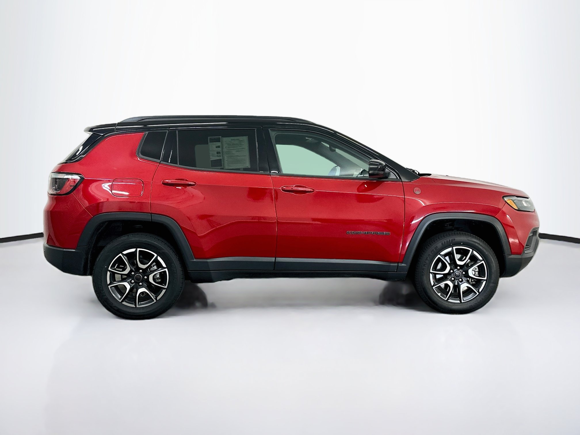 Used 2025 Jeep Compass Trailhawk AWD/4WD image 10