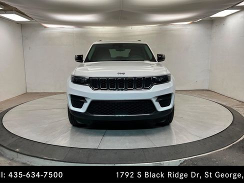 Used 2023 Jeep Grand Cherokee Laredo w/ Luxury Tech Group I image 8