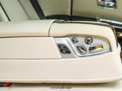 Used 2015 Rolls-Royce Ghost image 97