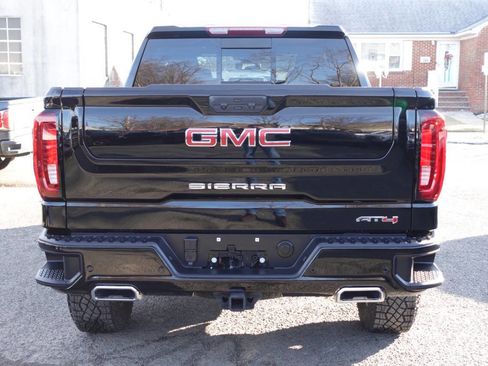 Used 2024 GMC Sierra 1500 AT4 image 9