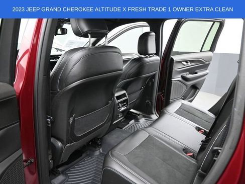 Used 2023 Jeep Grand Cherokee Altitude image 13