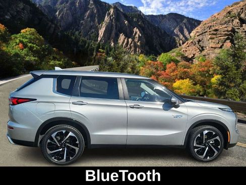 Used 2023 Mitsubishi Outlander SE image 4