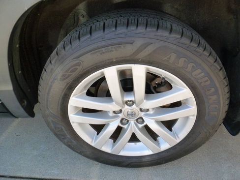 Used 2015 Toyota Highlander LE AWD/4WD image 16