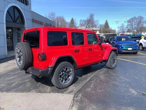 Used 2025 Jeep Wrangler Sahara image 8