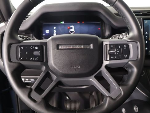 Used 2025 Land Rover Defender 110 X-Dynamic SE image 3