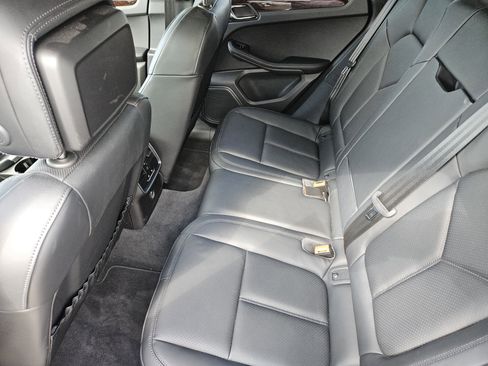 Certified 2024 Porsche Macan S image 28