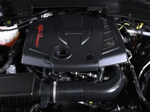 Used 2022 Alfa Romeo Stelvio Sprint image 23