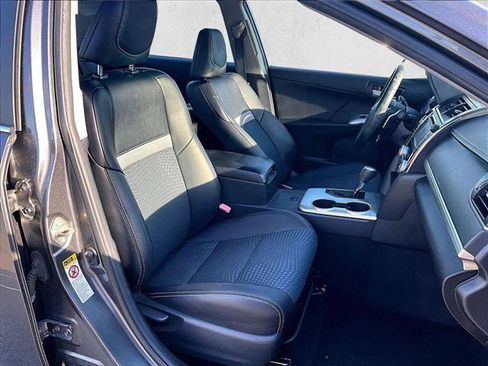Used 2014 Toyota Camry SE image 9