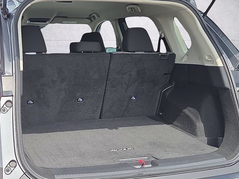 Used 2023 Nissan Rogue SV FWD image 9