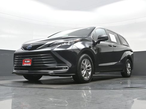Used 2024 Toyota Sienna XLE FWD image 30