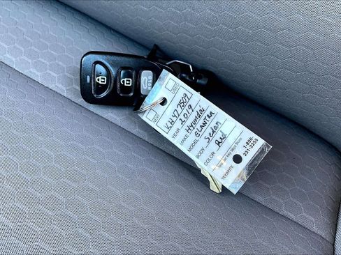 Used 2019 Hyundai Elantra SEL FWD image 14
