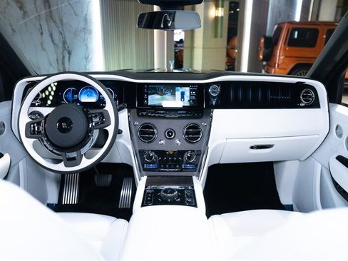Used 2026 Rolls-Royce Cullinan AWD/4WD image 47