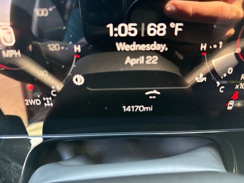 Used 2025 GMC Yukon AT4 w/ AT4 Premium Package AWD/4WD image 17