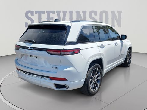 Used 2023 Jeep Grand Cherokee Overland w/ Luxury Tech Group IV AWD/4WD image 5
