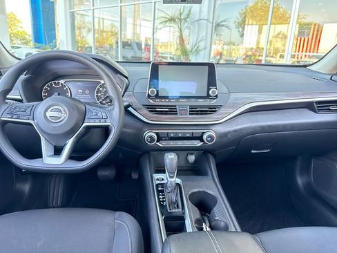 Used 2025 Nissan Altima 2.5 SV image 12
