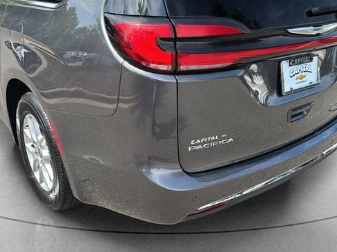 Used 2023 Chrysler Pacifica Touring-L FWD image 39