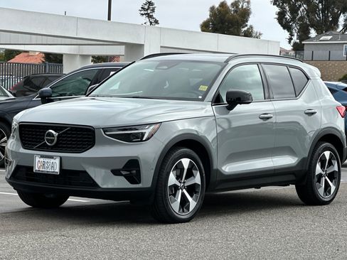 Used 2026 Volvo XC40 B5 Plus AWD/4WD image 8