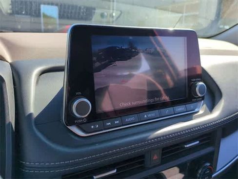 Used 2023 Nissan Rogue SV image 30