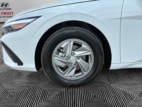 New 2026 Hyundai Elantra SE image 14