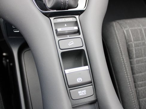 New 2026 Honda HR-V LX image 38