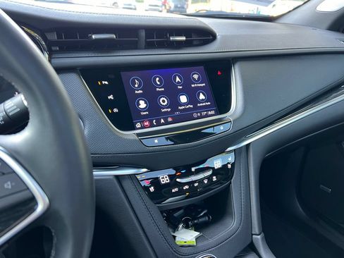 Used 2025 Cadillac XT5 Premium Luxury w/ LPO, ONYX Package FWD image 18