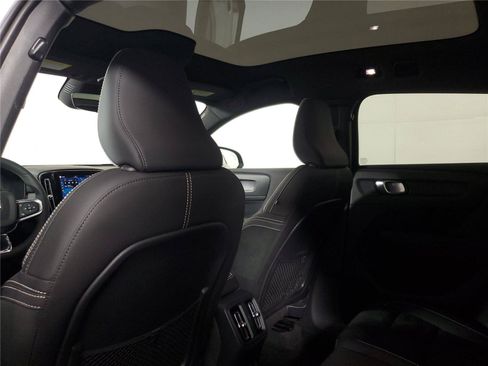 Certified 2024 Volvo C40 P8 Recharge Ultimate w/ Protection Package Premier RWD image 14