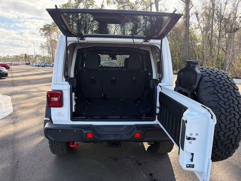 Used 2025 Jeep Wrangler Unlimited Rubicon w/ Convenience Group image 11