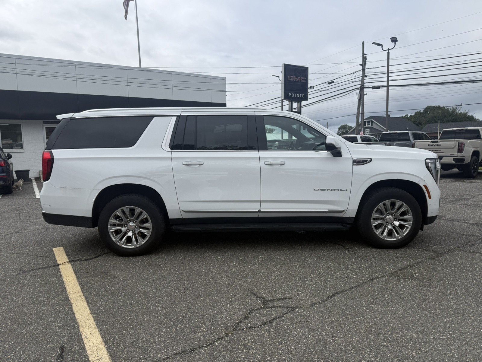 Used 2025 GMC Yukon XL Denali AWD/4WD image 2