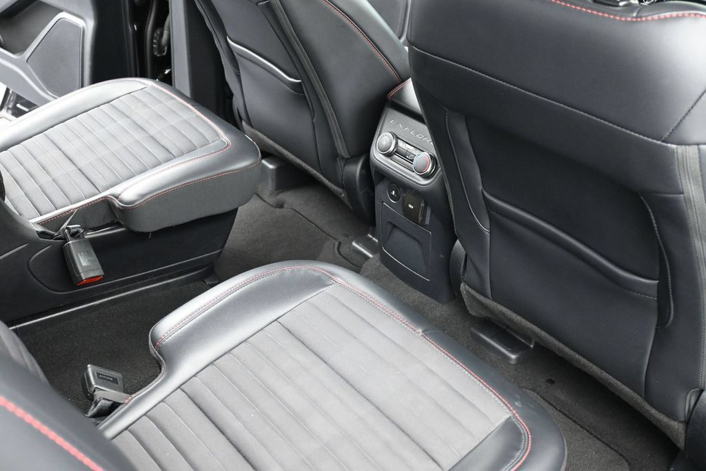 Certified 2025 Ford Explorer ST-Line AWD/4WD image 11