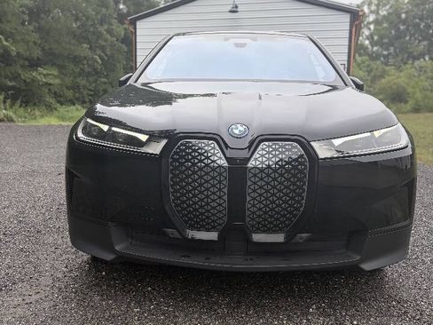 Used 2024 BMW iX xDrive50 w/ Premium Package AWD/4WD image 5