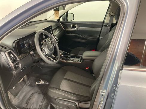 Used 2023 Kia Sorento LX image 12