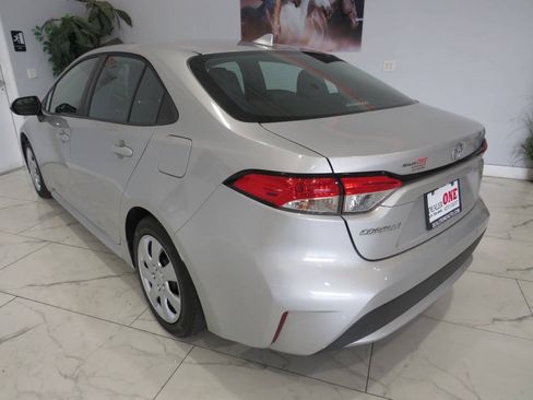 Used 2021 Toyota Corolla LE w/ Carpet Mat Package (TMS) FWD image 5