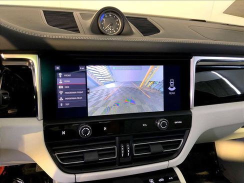 Certified 2023 Porsche Macan S AWD/4WD image 31