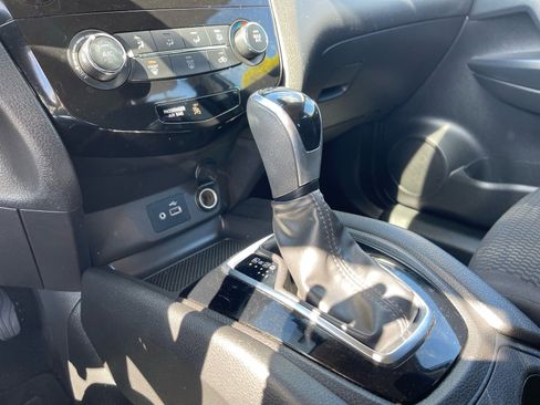 Used 2020 Nissan Rogue Sport S image 21