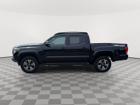 Used 2017 Toyota Tacoma TRD Sport w/ Tow Package (A/T) AWD/4WD image 4