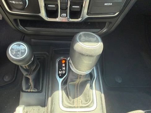 Used 2023 Jeep Wrangler Unlimited Sahara AWD/4WD image 22