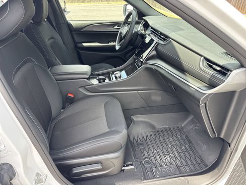 Used 2024 Jeep Grand Cherokee Laredo X w/ Luxury Tech Group I AWD/4WD image 34