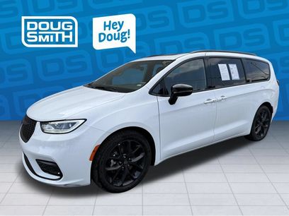 Used 2025 Chrysler Pacifica Limited