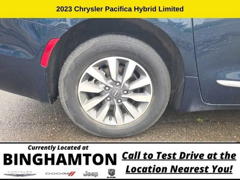 Used 2023 Chrysler Pacifica Limited FWD image 24