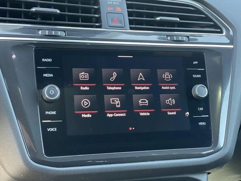 Used 2023 Volkswagen Tiguan SE R-Line image 11