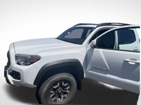 Used 2016 Toyota Tacoma TRD Off-Road w/ Premium & Technology Package AWD/4WD image 6