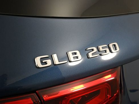 Used 2022 Mercedes-Benz GLB 250 image 28