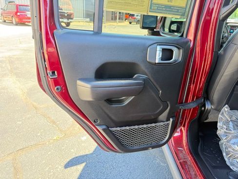 Used 2021 Jeep Gladiator Sport AWD/4WD image 18